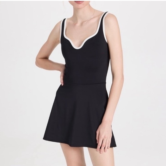 NWT REFORMATION ACTIVE TENNIS DRESS W SHORTS BLACK WHITE SIZE XL - Picture 1 of 9